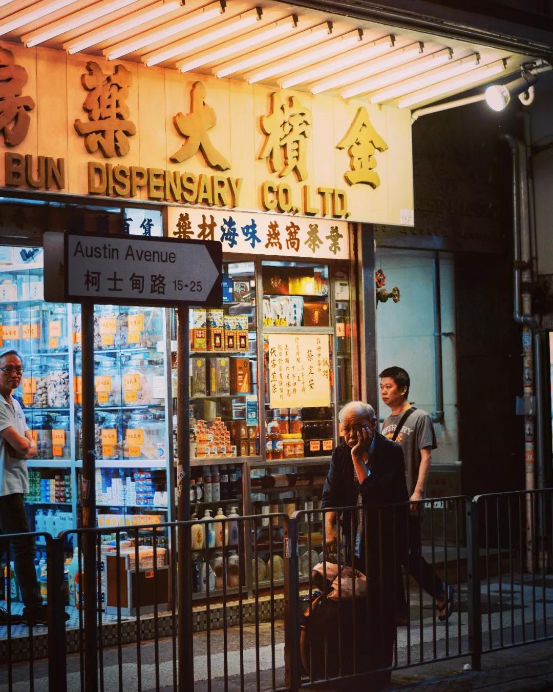 30张照片，看见繁华和代购以外的香港……