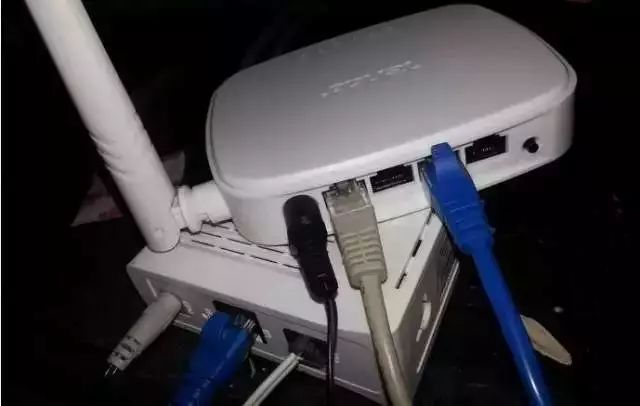 家里网速慢关一下为什么就快了啊,卧室里网速太慢咋办