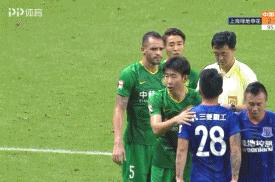 韦世豪竖中指超燃剪辑,韦世豪踢球遭黄牌警告