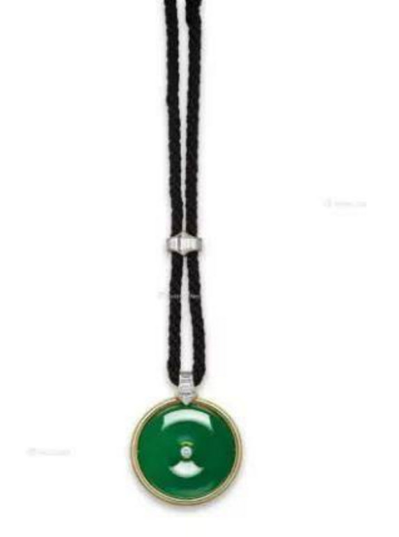 老古翡翠手镯拍卖会,拍卖会上的顶级翡翠手镯