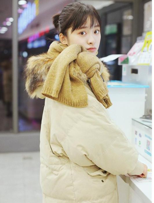 沈月清纯初恋脸,沈月看起来像个高中生的照片