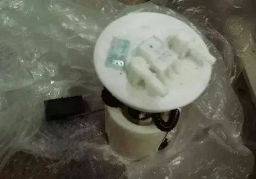 汽车发动机舱各个部位指示图解,汽车发动机舱内部最全图解