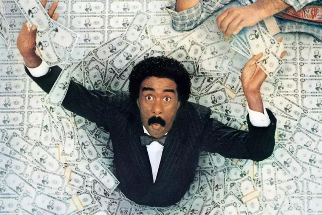 西虹市首富赚了10个亿,西虹市首富如何花10个亿