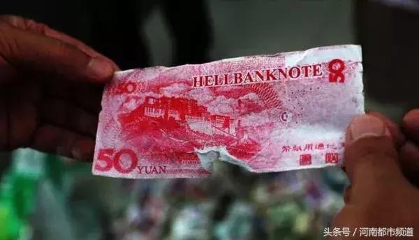 我的天啊！云南一公交投币箱3个月收200多斤*币假**，冥币都出来了！