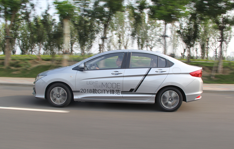 本田锋范1.8试驾,动力空间都不错的车