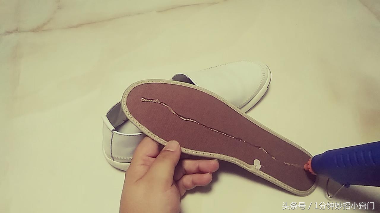 走路时鞋垫总是往外面跑，一招让鞋垫再也不跑出来，看完都要学会