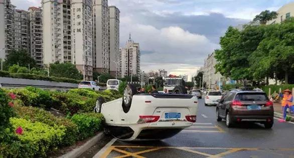 珠海汽车撞路人,珠海日产撞车事故