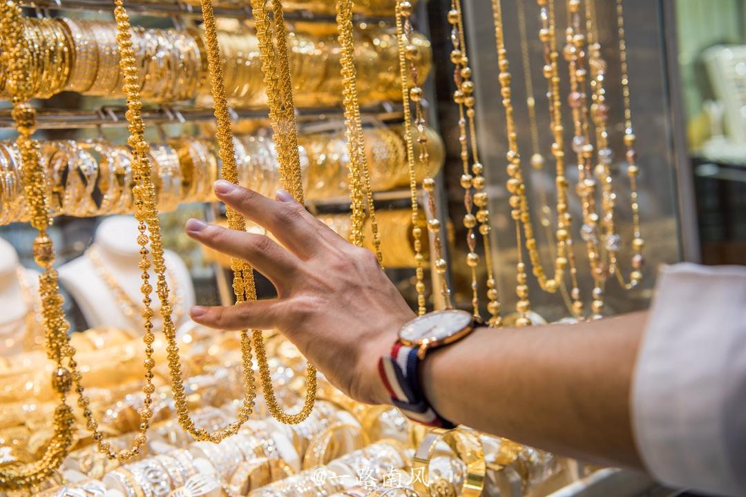 阿联酋温度奇高又缺水缺雨，曾被认为不适合居住，如今却成富豪国