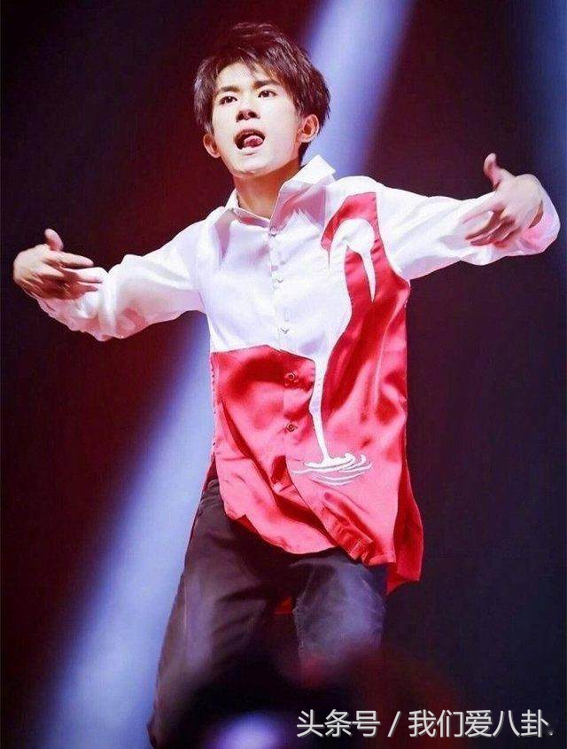 朱正廷蔡徐坤超甜对视害羞,朱正廷蔡徐坤高甜瞬间