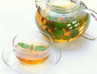 但发现中暑要喝大量的水正确吗,防止中暑应该多喝什么水