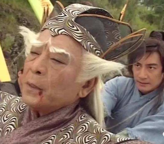 张无忌给人运功疗伤，男女待遇有啥不一样，你们看出什么了？