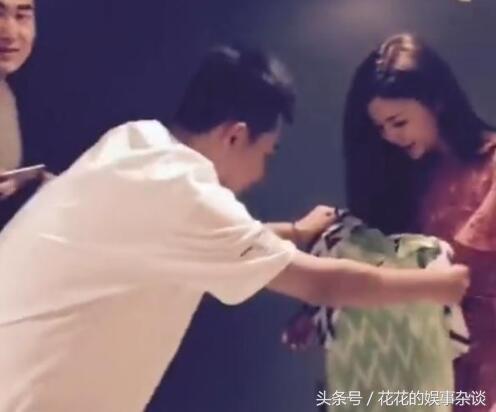 胡彦斌评论太阳何洁苏醒完整点评,苏醒胡彦斌直播