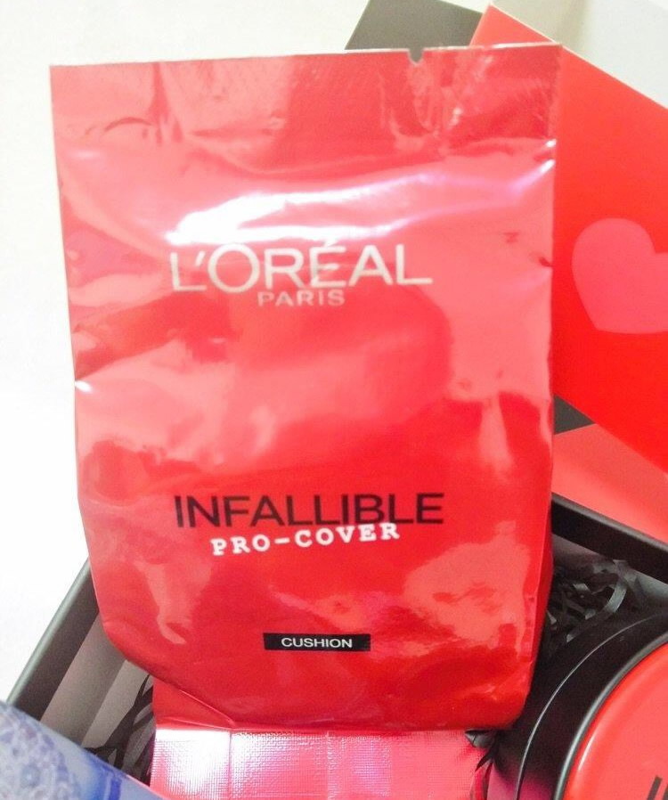 蔡徐坤代言的欧莱雅礼盒,欧莱雅气垫红胖子和黑胖子区别