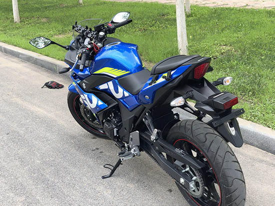 天津市哪有卖豪爵铃木gsx250r的,春风摩托250sr和豪爵铃木gsx250r