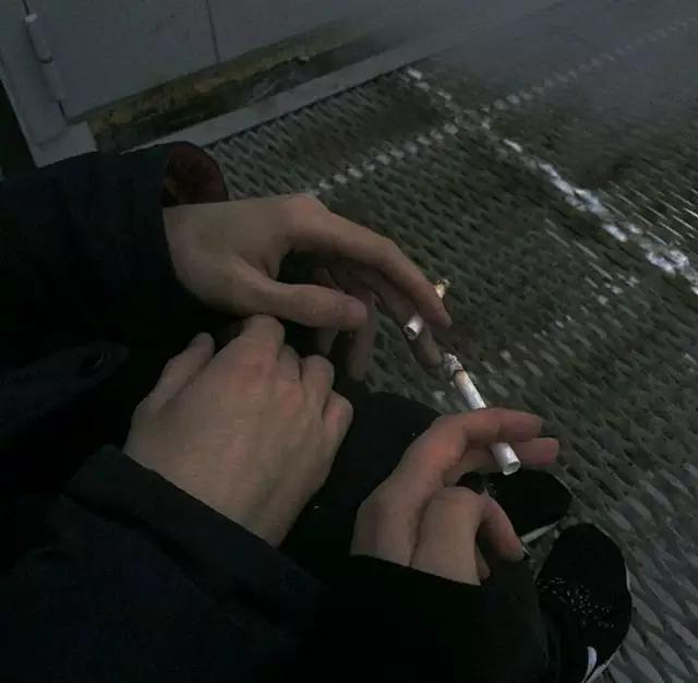 薛之谦迟迟mv完整版网易云,播放网易云音乐里面薛之谦的歌