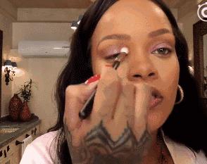 范冰冰抄袭蕾哈娜美妆！以为换个名字就能一天狂赚1000万美元？