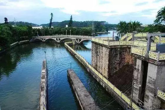 这座风光不输三亚的海滨小城,这座海边小城风光不输三亚