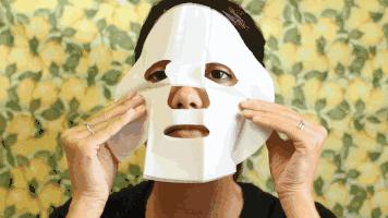 天天敷面膜反而长痘了,保鲜膜面膜敷脸皮肤越来越干