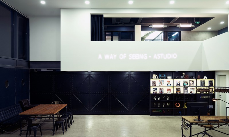 融入更多艺术元素与粗狂工业风格的北京ASTUDIO摄影工作室
