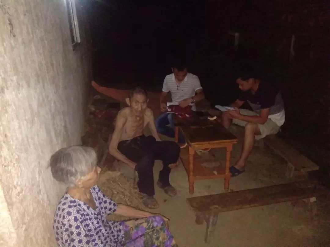 脱贫大决战驻村队员,脱贫攻坚帮扶工作队在青阳沟