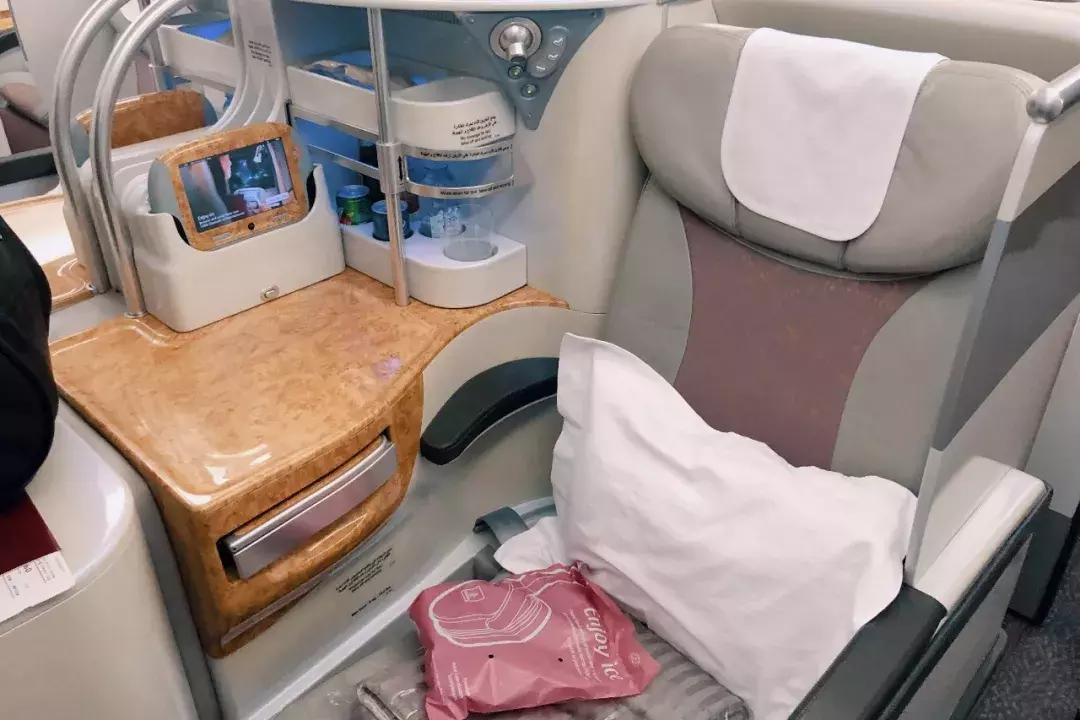 我坐着3万商务舱飞到欧洲开玛莎拉蒂，没想到美女这么多！