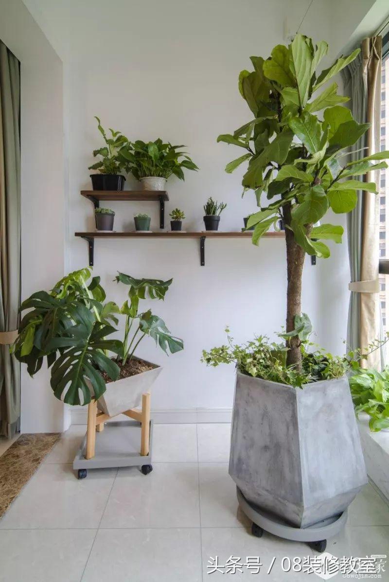 敲掉墙上柜子,敲了卧室墙体做柜子省空间隔音差