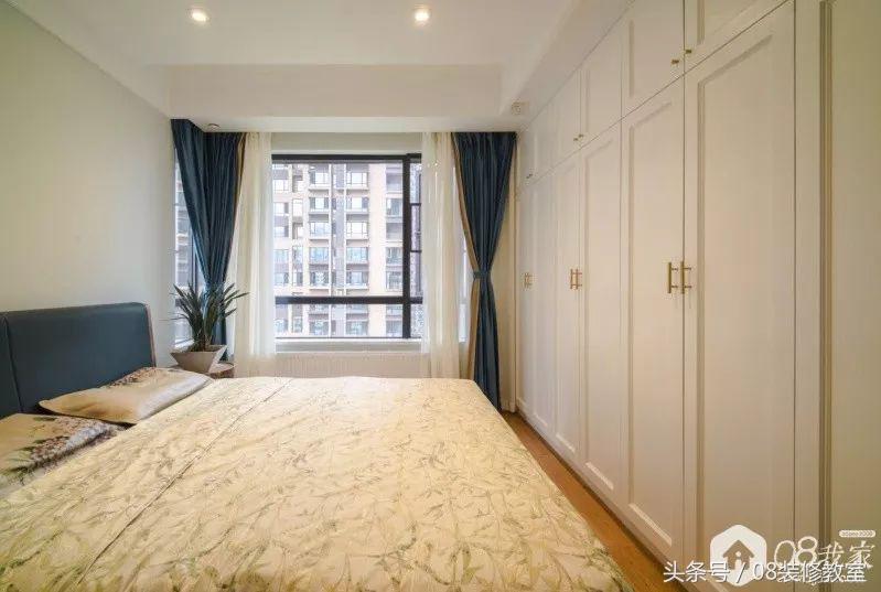 敲掉墙上柜子,敲了卧室墙体做柜子省空间隔音差