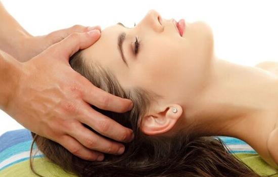 挠头皮抠下的白泥是什么？原来跟脱发有关，看了真相赶紧洗枕套