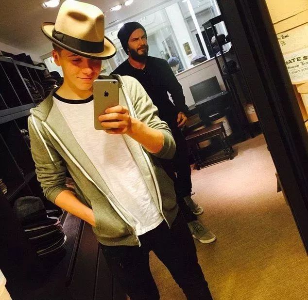 买14亿豪宅就为让小孩踢球，贝嫂家为什么没养出败家子？