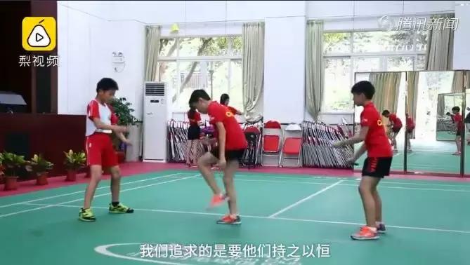 中国小学生爆发式起跑,中国小学生跑步比赛燃爆全场