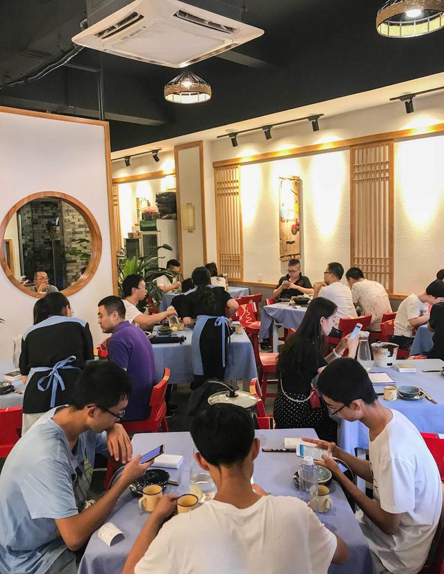 鎴愰兘80鍚庡皬浼欏紑闈㈤,鎴愰兘80鍚庡皬浼欑殑鐖嗙孩涔嬭矾