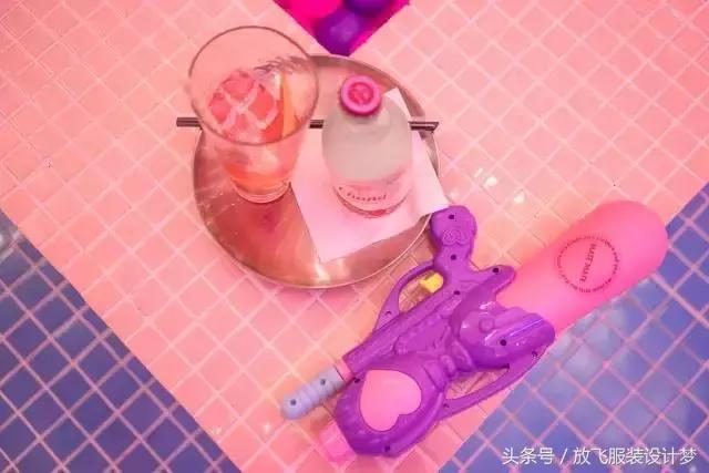 粉蓝色华伦天奴,粉色red华伦天奴