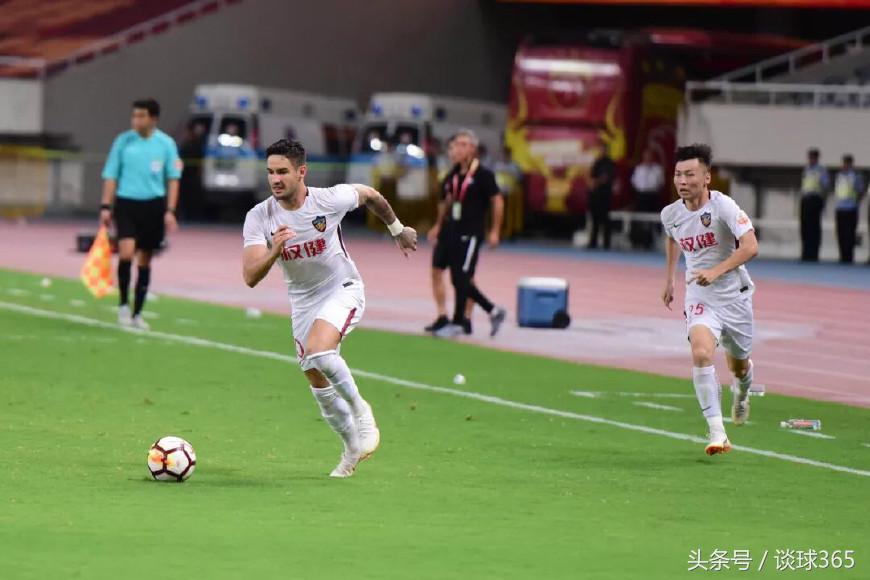 帕托24秒突破巴萨球,帕托任意球死角视频