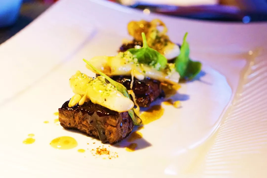 为什么香港很值得去游玩,香港现在还值得去吗