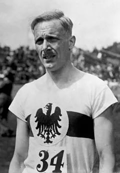 同性恋怎么就不能踢球了