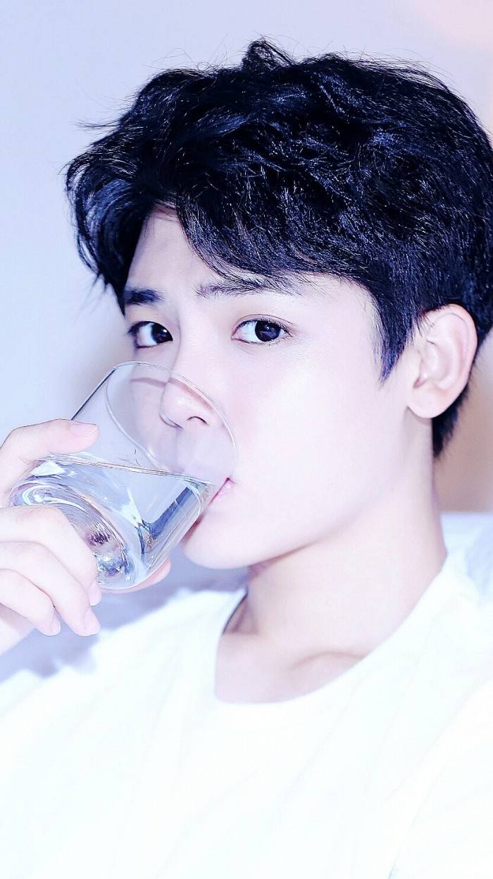 鹿晗侯明昊高清壁纸,侯明昊两张衔接壁纸