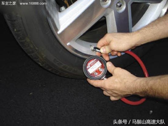 车辆爆胎警示教育视频,行车中轮胎突然爆胎时应急措施是