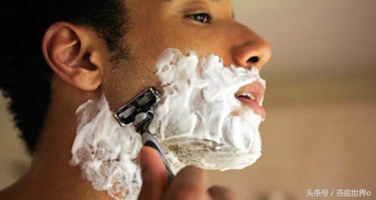 用电动剃须，胡子却生长太快，用手动的怎样刮胡子不会受伤？