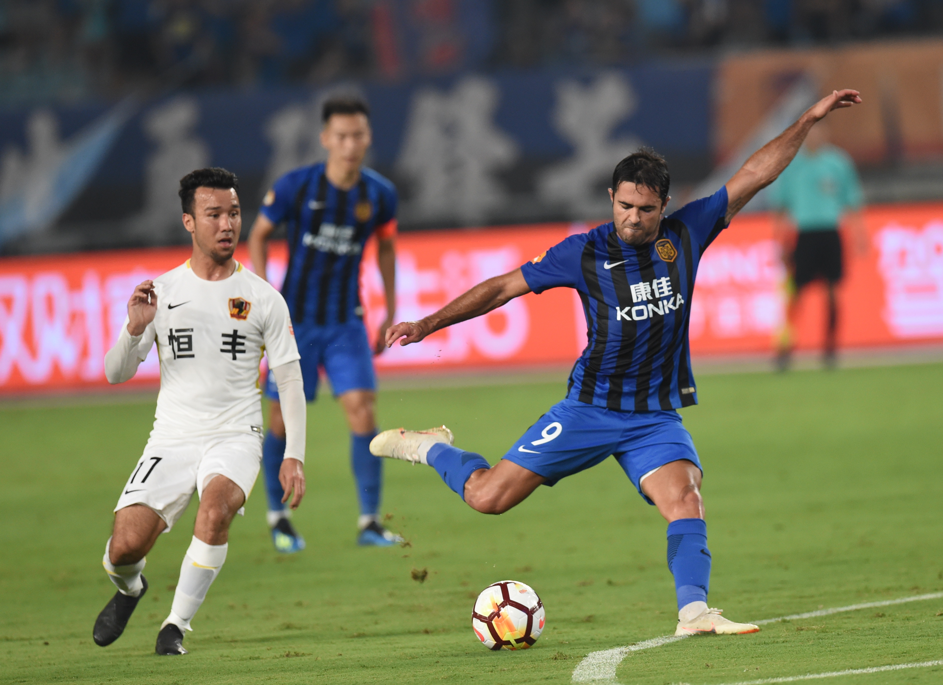 江苏苏宁前锋博阿基耶,苏宁足球吴曦