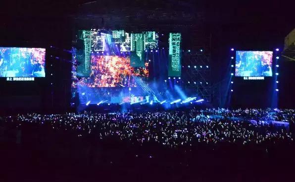 太skr,张学友薛之谦演唱会完整版