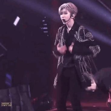 易烊千玺蔡徐坤网络对比,易烊千玺和蔡徐坤的同框对比