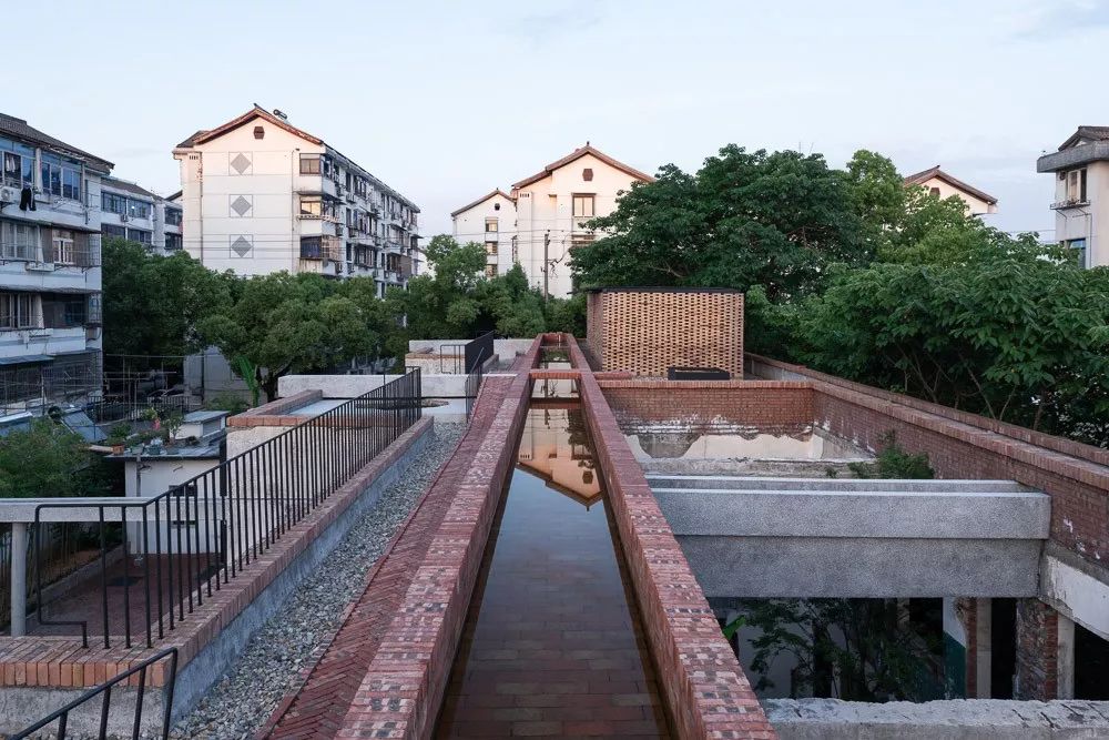 酷暑难熬宅在家里放松一下,酷暑难熬宅在家里放松一下心情