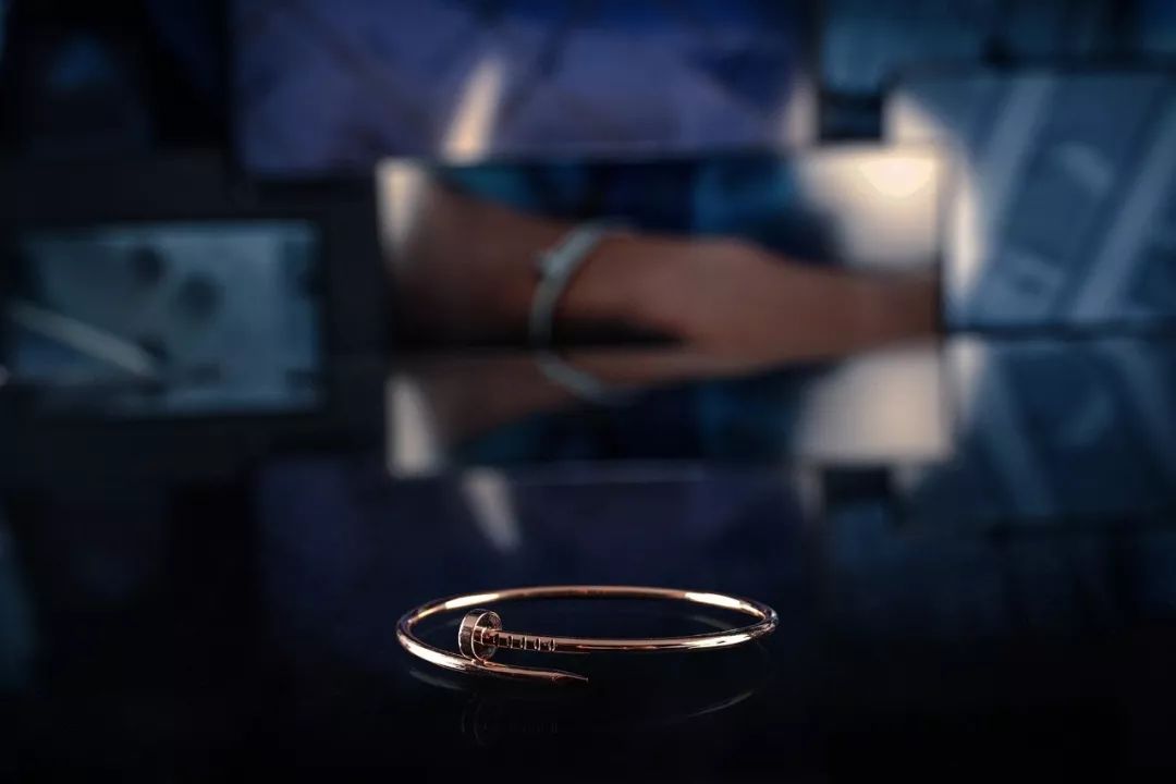 卡地亚手镯钉子和经典款对比,卡地亚钉子手镯保值吗