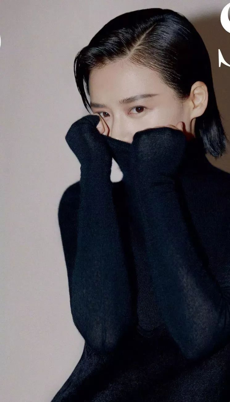 方便好看又无需打理的短发造型,给大家分享一款短发造型教程