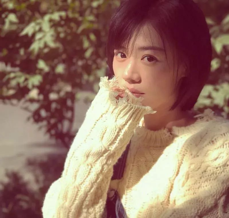 方便好看又无需打理的短发造型,给大家分享一款短发造型教程