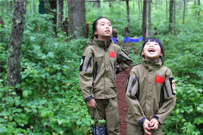 撒泼打滚爱哭的宝宝怎么治,孩子撒泼打滚发脾气怎么办