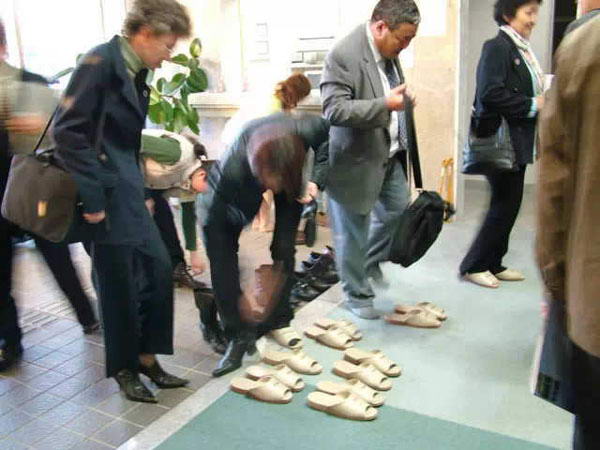 去日本人家里做客脱鞋脚臭怎么办,为什么在日本患脚气病