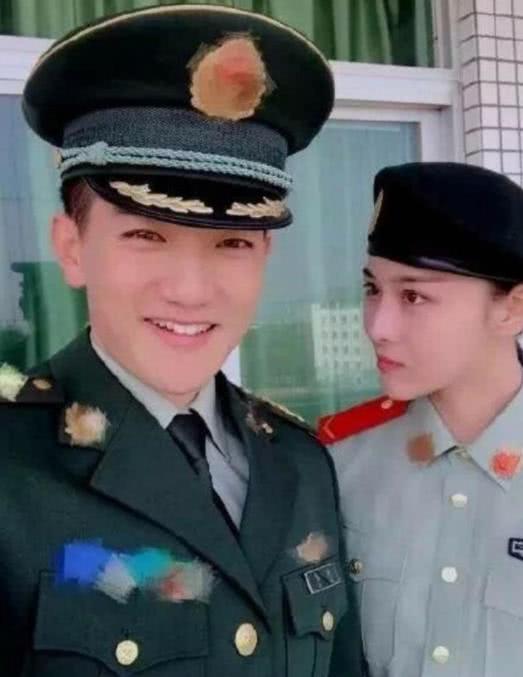 张馨予老公何捷童年照曝光,张馨予老公何捷多大年龄了