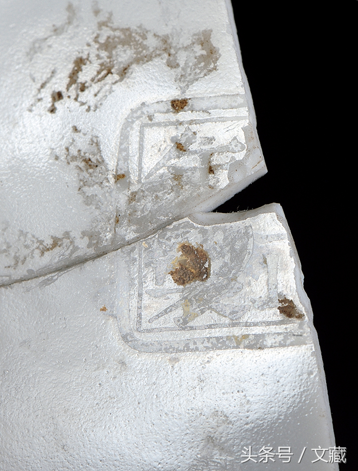 瓷胎画珐琅彩图案上有网格纹,清宫珐琅彩精美瓷盘图片欣赏