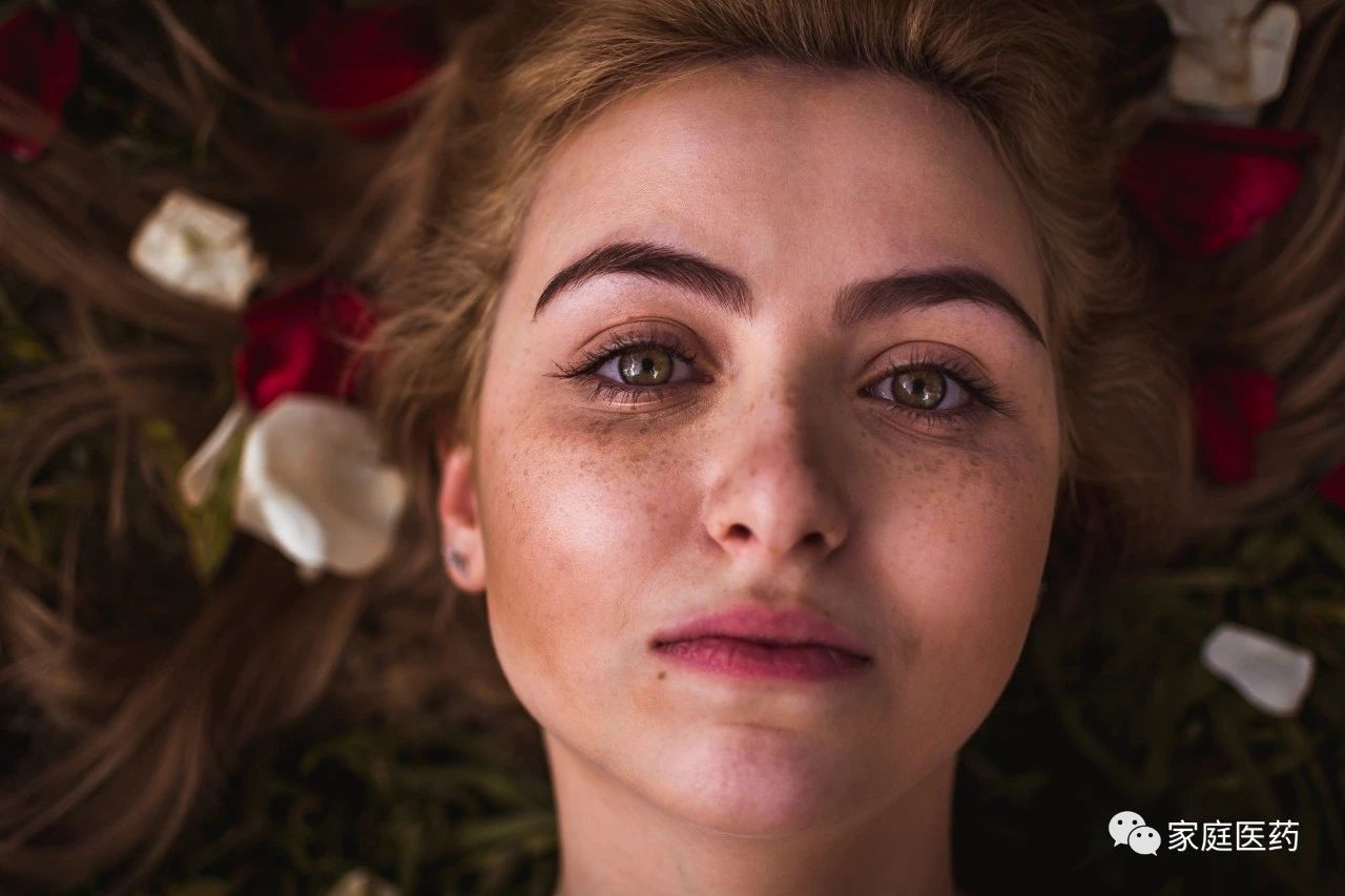 眼皮肿痛是结膜炎吗,眼皮肿眼睛不舒服是角膜炎吗